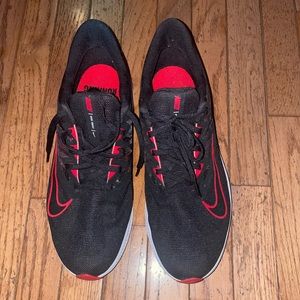 Nike Quest 3, Red & Black